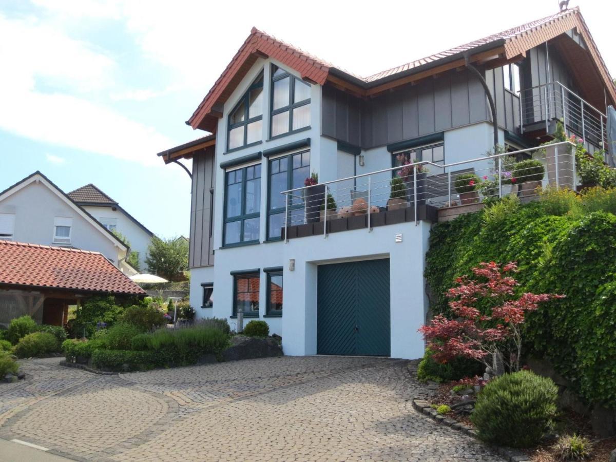 Holiday Flat With Idyllic Garden In Daun Exterior foto